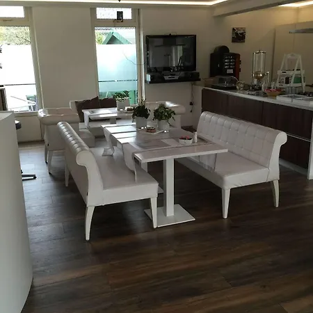 Frühstückspension Shire B&B 3*